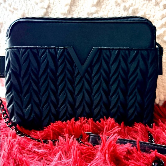 V Crossbody bag - Picture 13 of 13